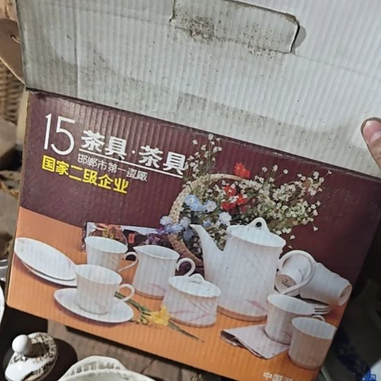茶盏陶瓷盘子碗啥都有