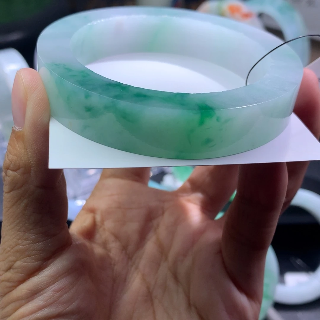 未镶嵌翡翠手镯定制翡翠