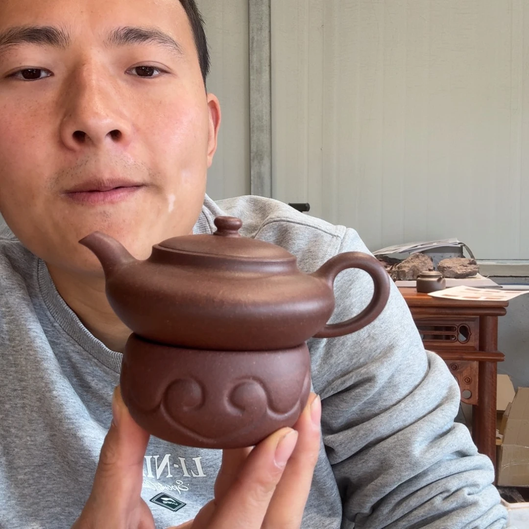 在***方茶壶紫砂原矿原石的制作