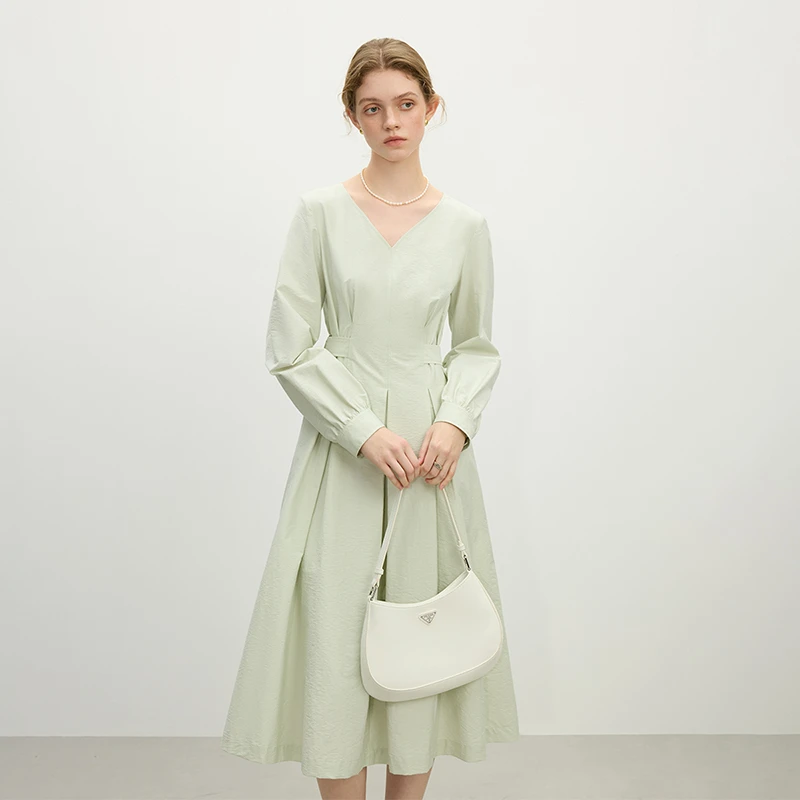 范思蓝恩法式通勤V领长袖连衣裙春新款中长款收腰裙子25FS11035