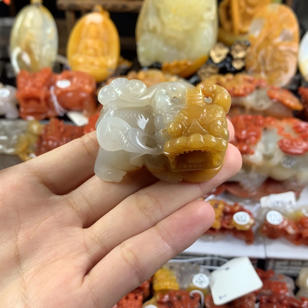 石英质玉（黄龙玉）未镶嵌挂件