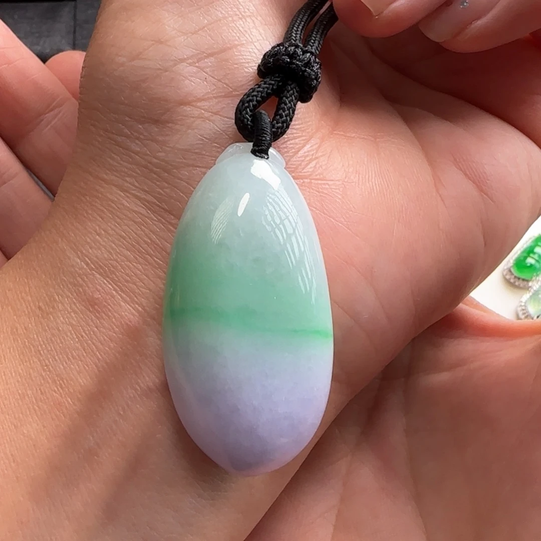 翡翠未镶嵌颈饰春带彩福瓜