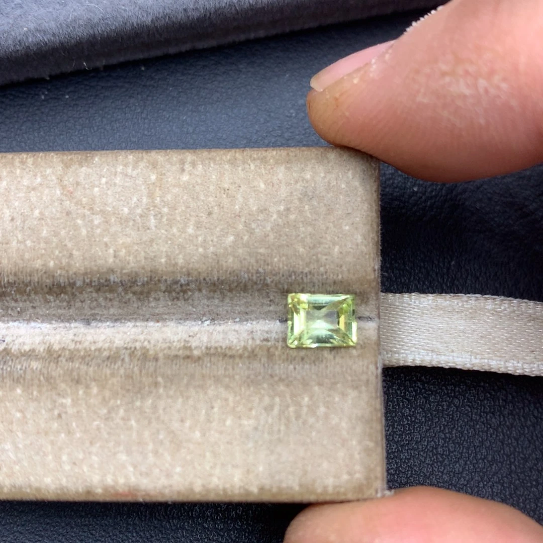 裸石金绿宝石0.97ct全净