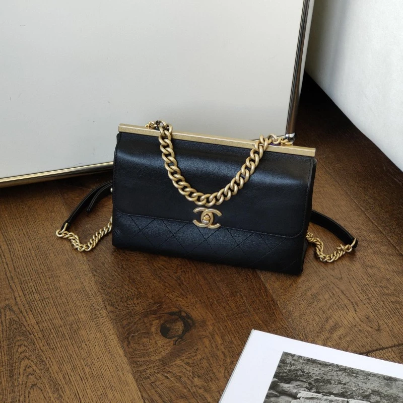 95新 Chanel/香奈儿 Azul-20C黑金羊皮双面邮差单肩包/51391