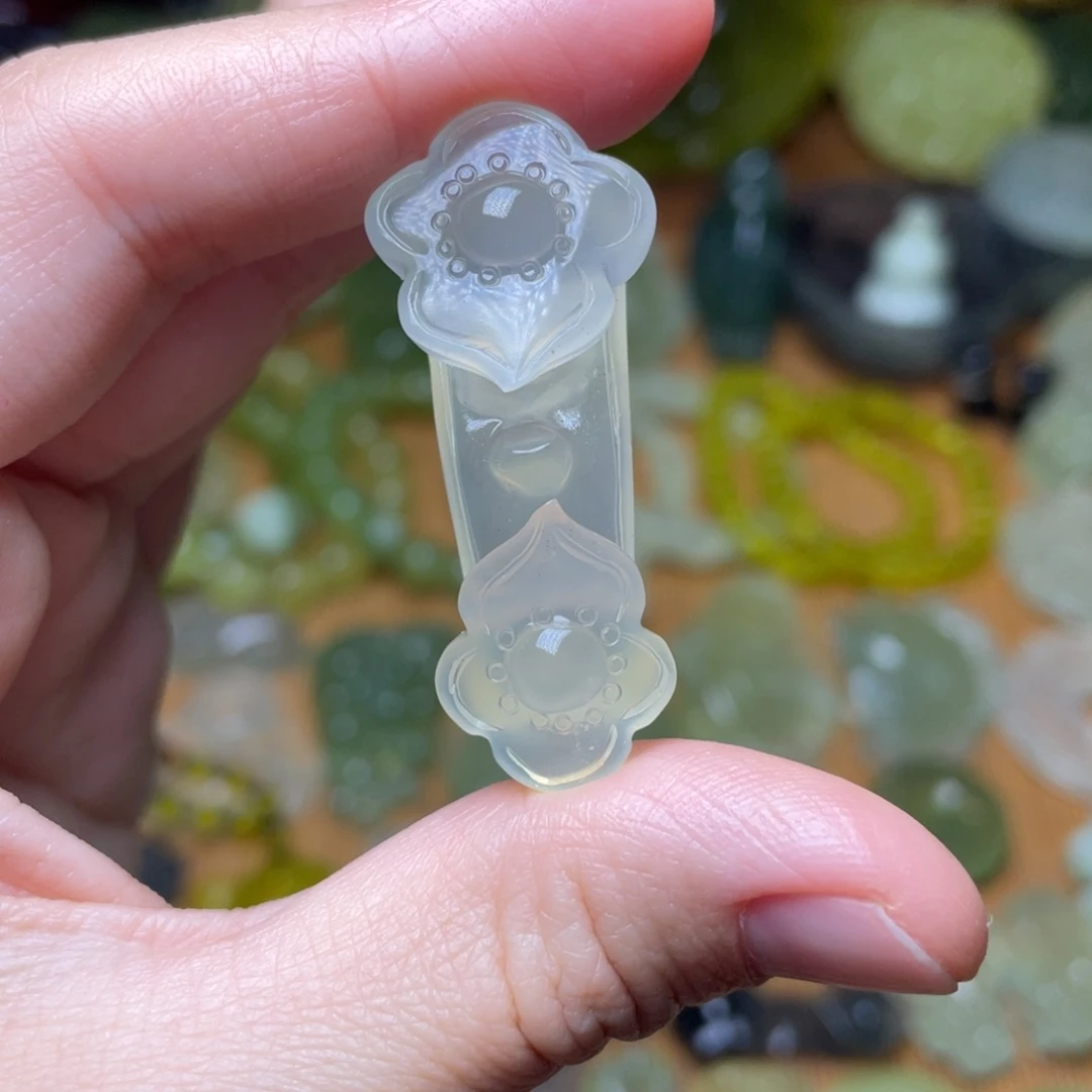 蛇纹石玉未镶嵌吊坠