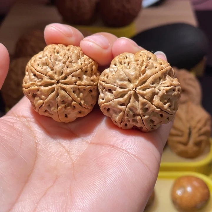 桃核把件九瓣金刚菩提