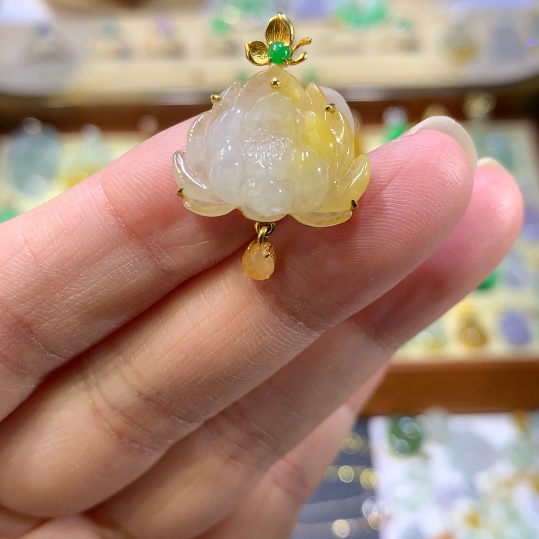 颈饰18K金镶嵌翡翠