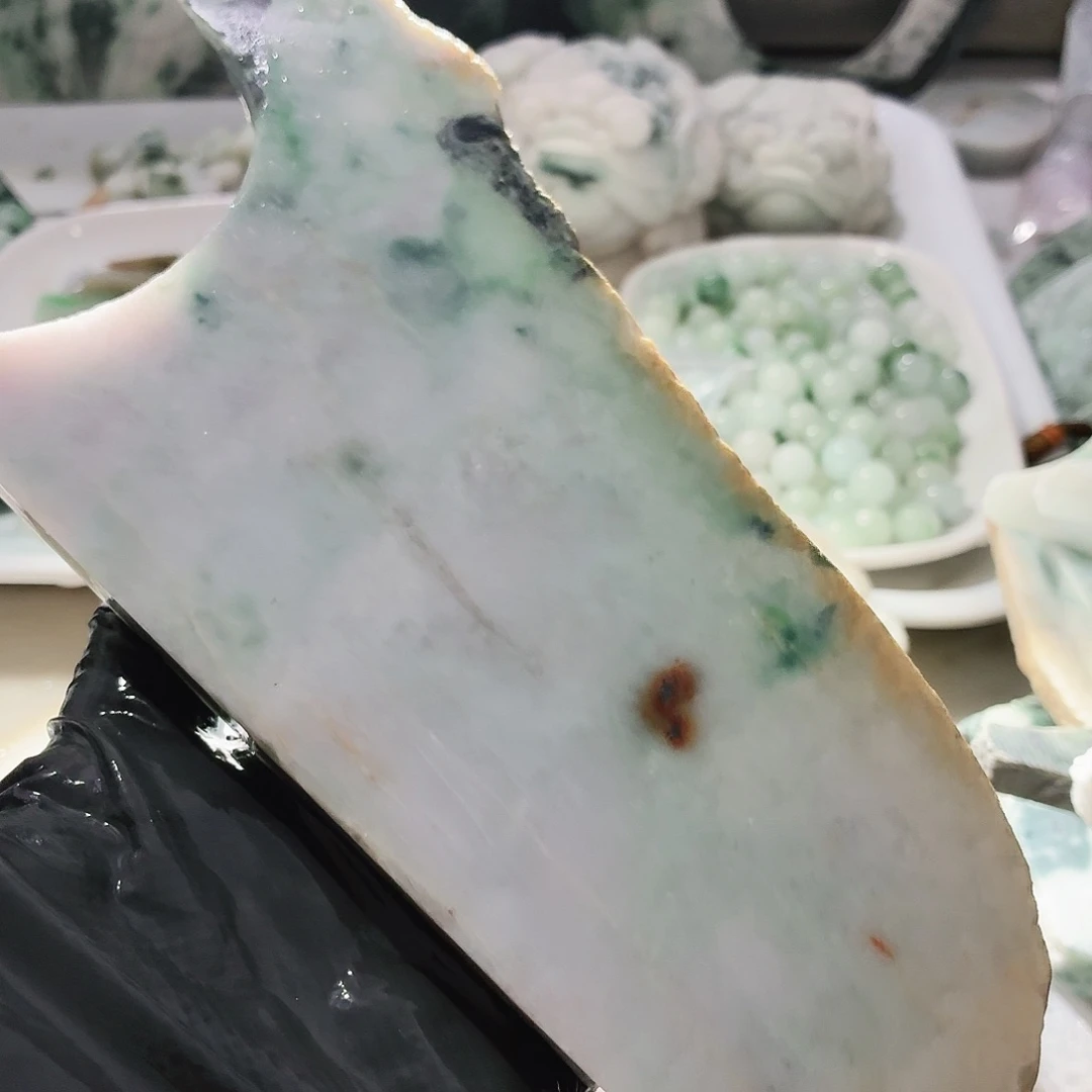 翡翠未镶嵌颈饰边角料