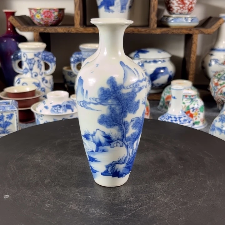 龙***玺摆件一对青花的小瓶子