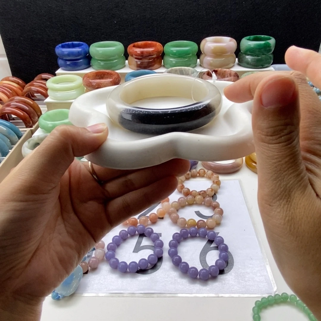 石英岩玉未镶嵌手镯