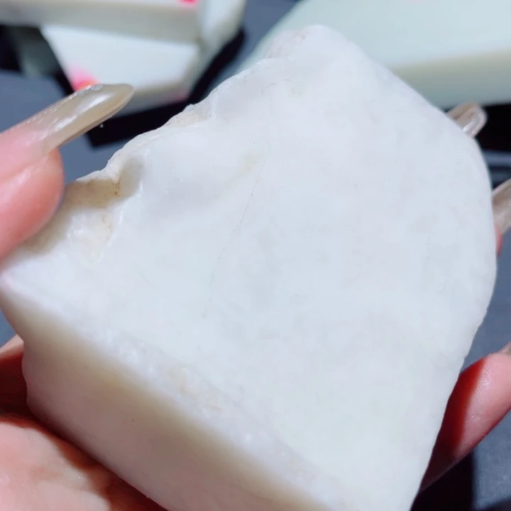 和田玉（糖玉）未镶嵌珠宝奇石