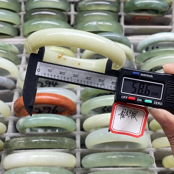 未镶嵌蛇纹石玉手镯285
