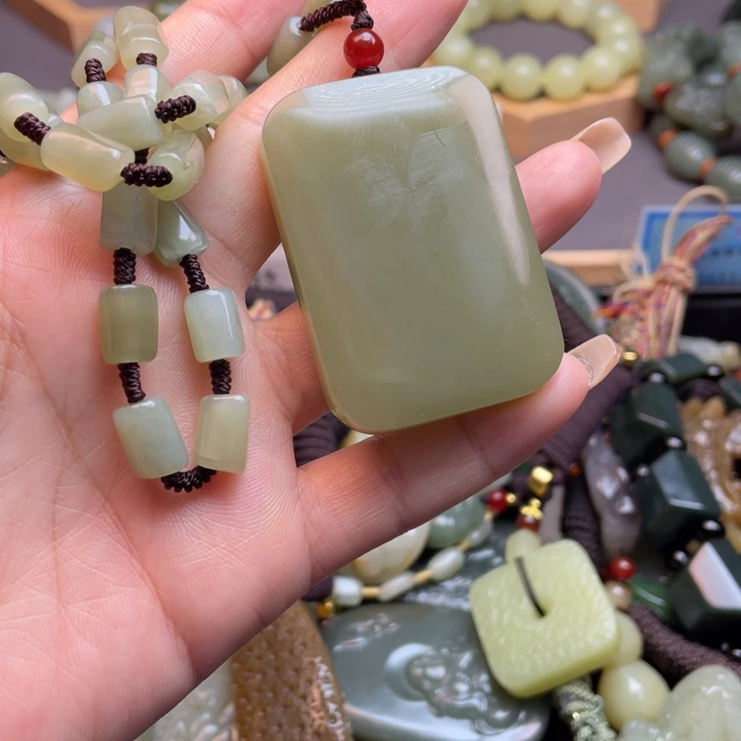 和田玉颈饰未镶嵌