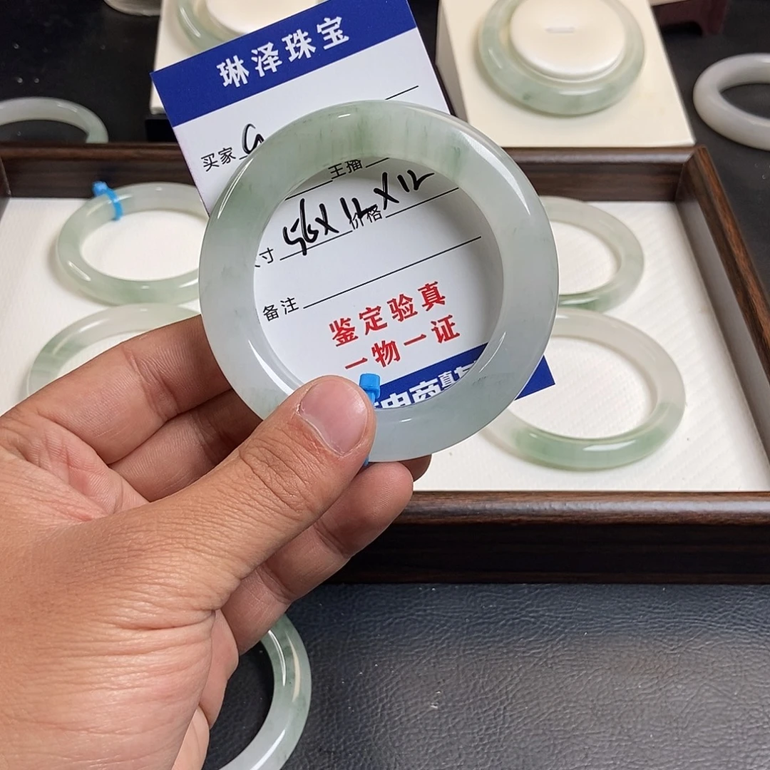 仔***呀石英质玉未镶嵌手镯9