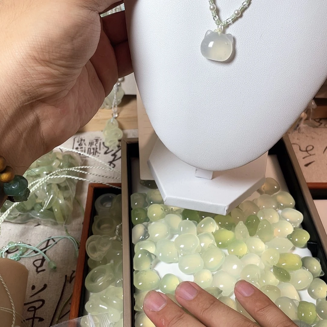 蛇纹石玉合金颈饰