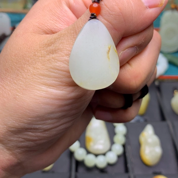 和田玉未镶嵌车挂