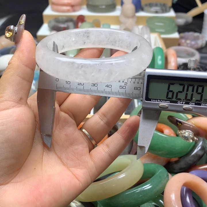 未镶嵌手镯石英质玉