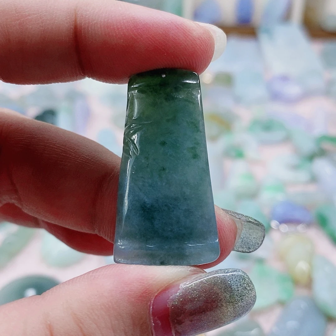 颈饰未镶嵌翡翠天然