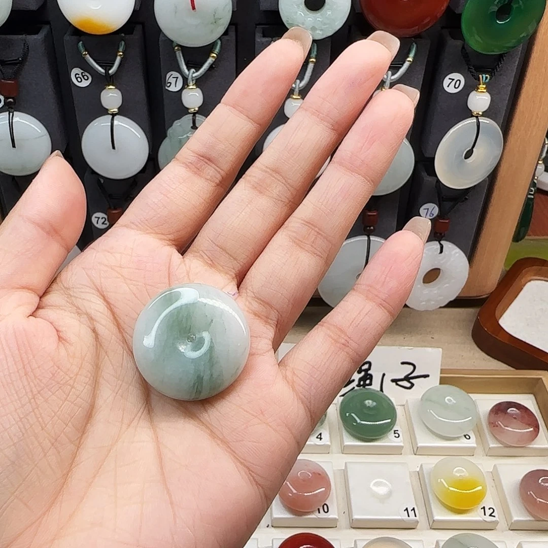 石英质玉未镶嵌颈饰