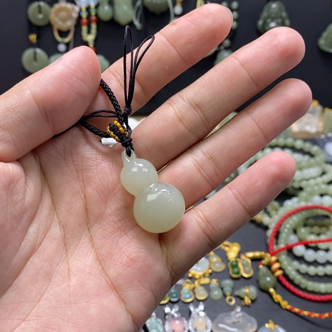 和田玉颈饰未镶嵌大葫芦