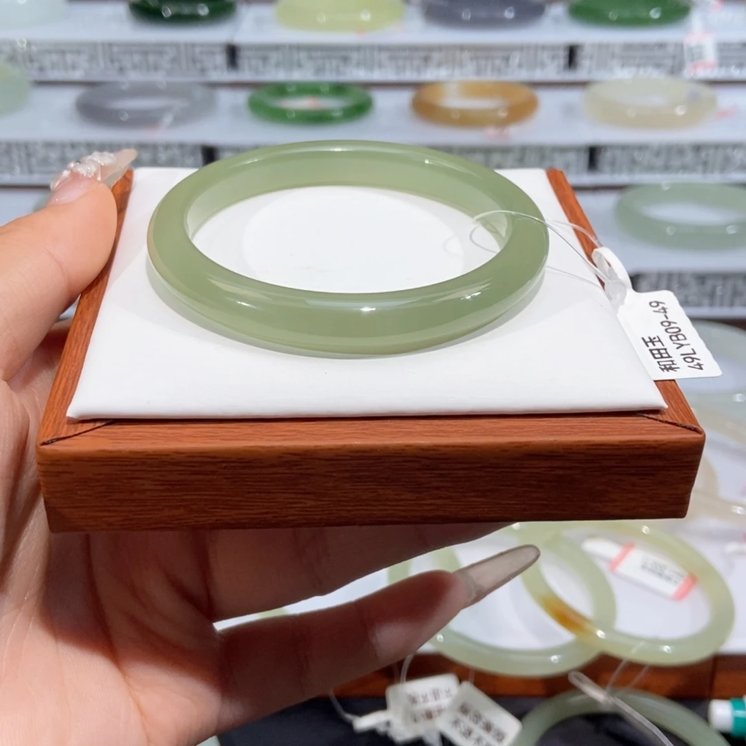 未镶嵌手镯和田玉楠