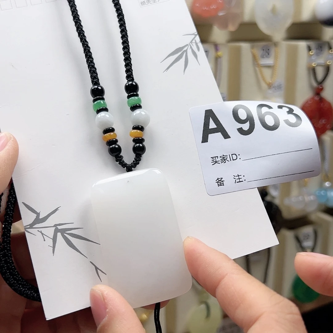 石英质玉颈饰合金詹****家