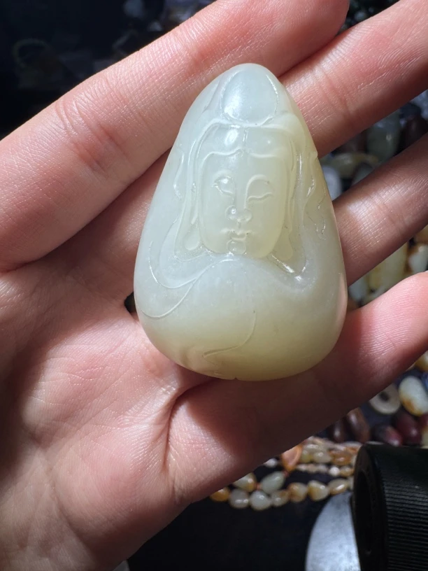 正宗和田玉观音、油润老熟、雕刻慈悲善目