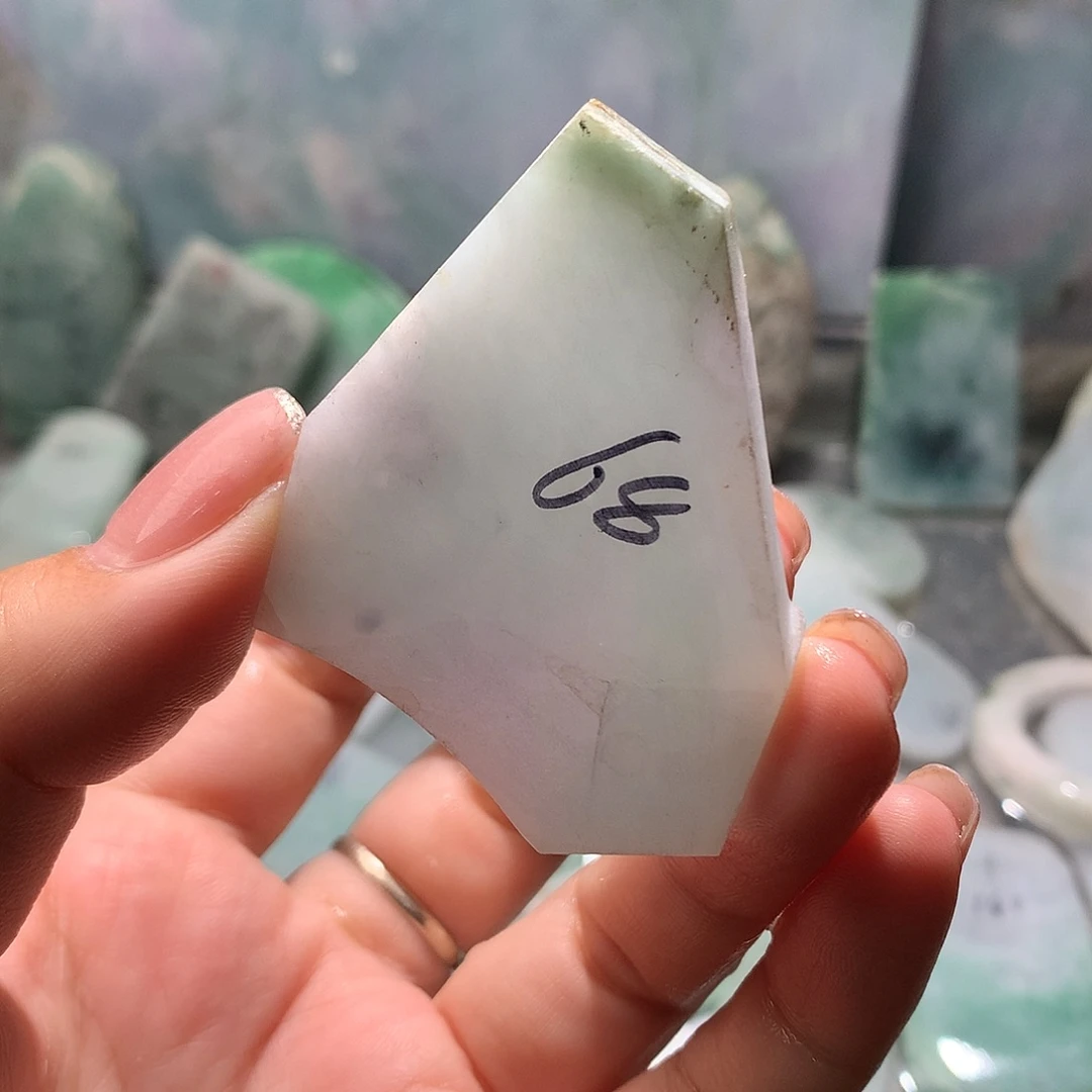 未镶嵌挂件翡翠原石片料