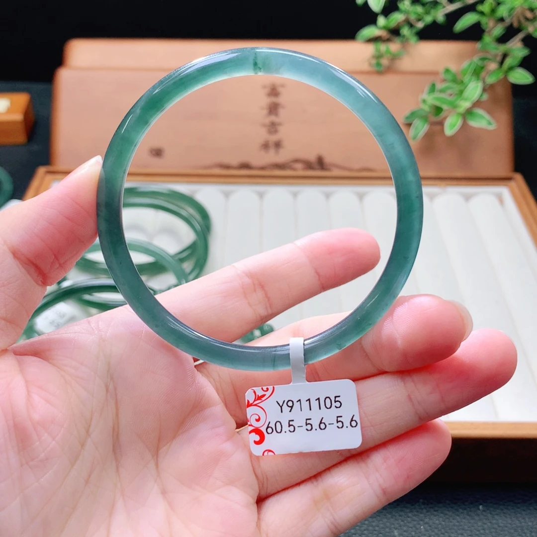 翡翠未镶嵌手镯（圆镯）