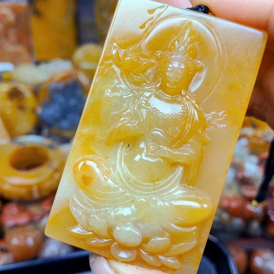 未镶嵌石英质玉（黄龙玉）颈饰