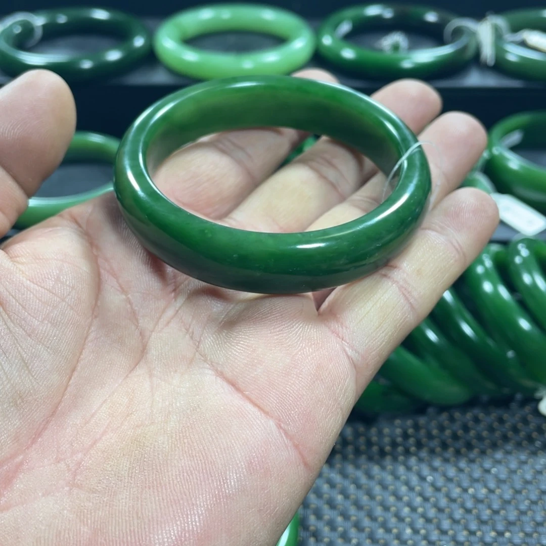 和田玉（碧玉）未镶嵌手镯