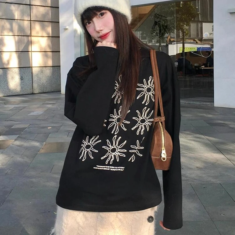 韩系复古长袖t恤女早秋太阳花印花黑色长袖打底衫宽松慵懒感上衣