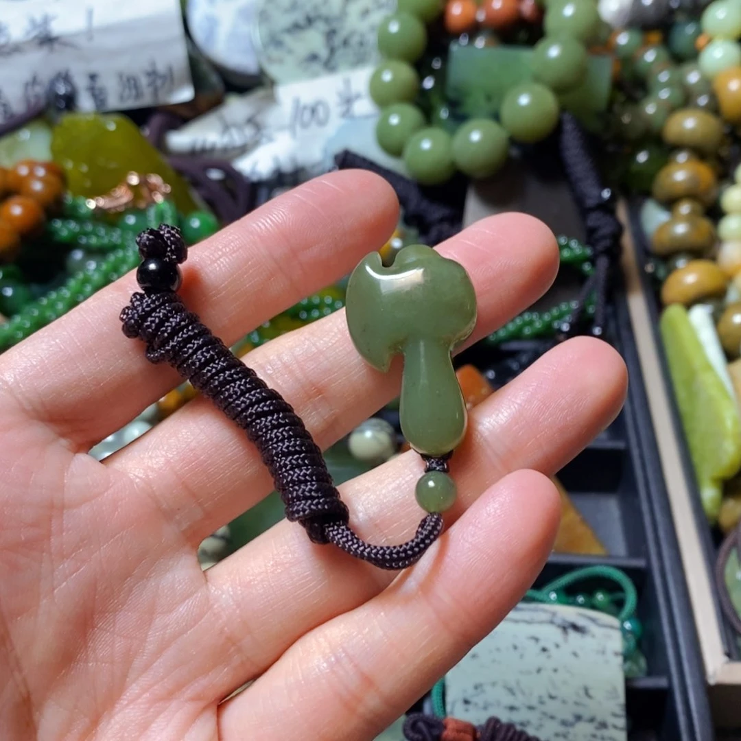 岫岩老玉（透闪石质玉）未镶嵌颈饰