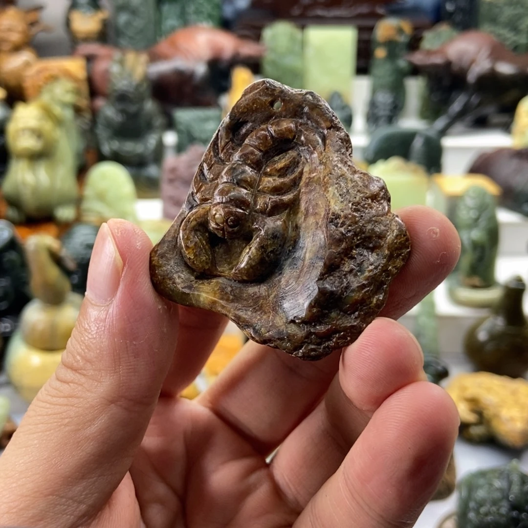 未镶嵌岫岩河磨玉（透闪石质玉）挂件