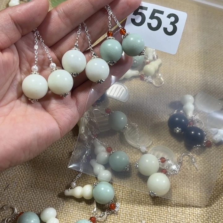 蛇纹石玉耳饰未镶嵌星****