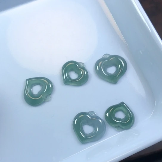 翡翠未镶嵌颈饰缅甸A货，每天下午1点半开播