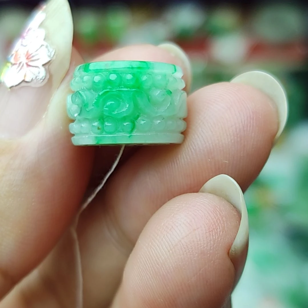 翡翠未镶嵌颈饰4