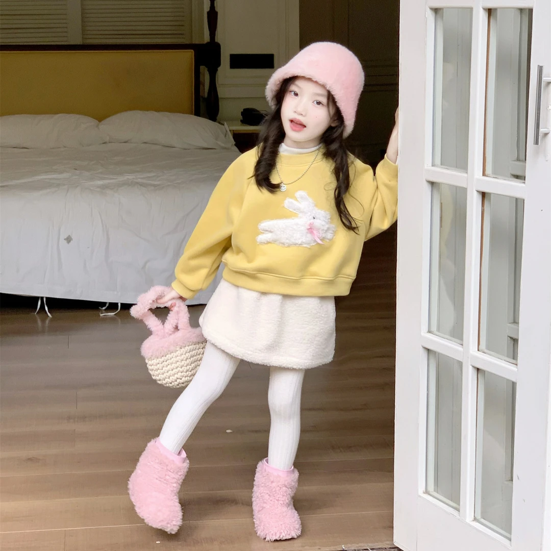 甜小七2025冬季新款女童洋气百搭卡通贴布加绒卫衣毛毛半身裙套装
