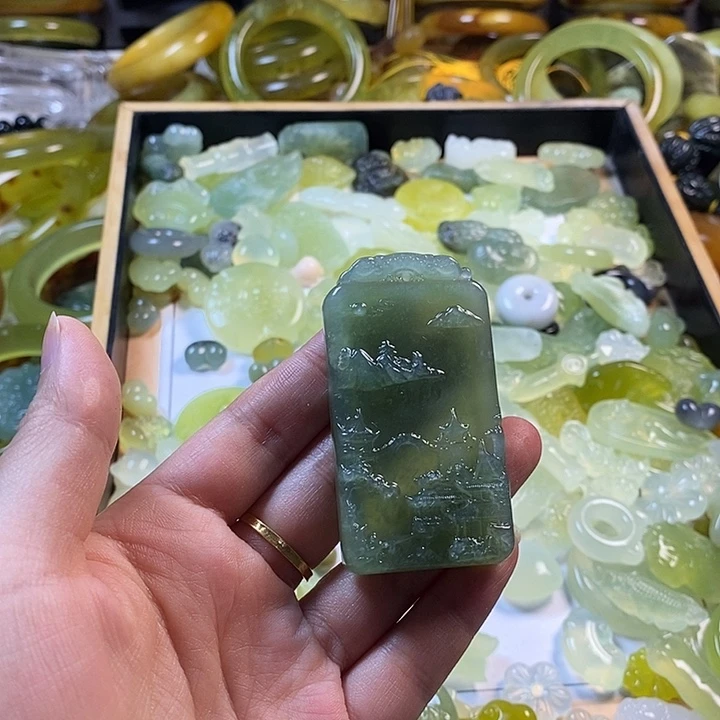 蛇纹石玉未镶嵌颈饰