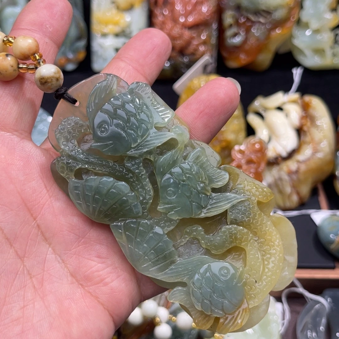 蛇纹石玉未镶嵌颈饰