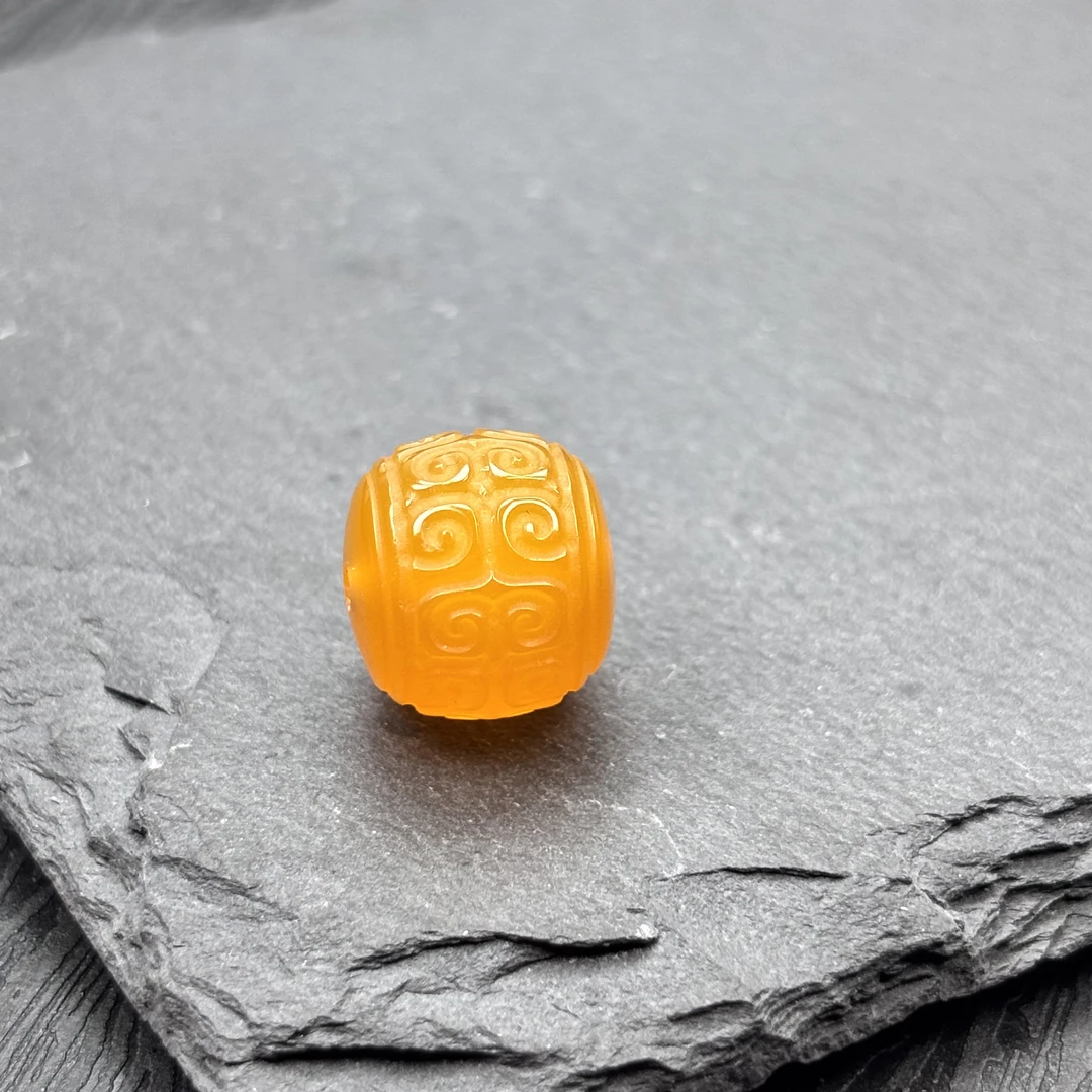 纯原版盐源玛瑙鸡油黄雕刻回纹老型珠,尺寸13mm
