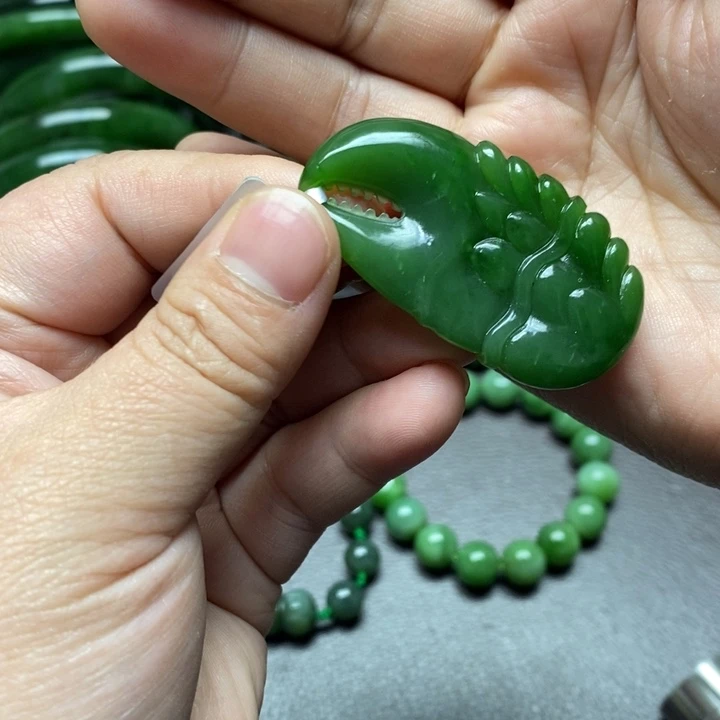 和田玉吊坠未镶嵌