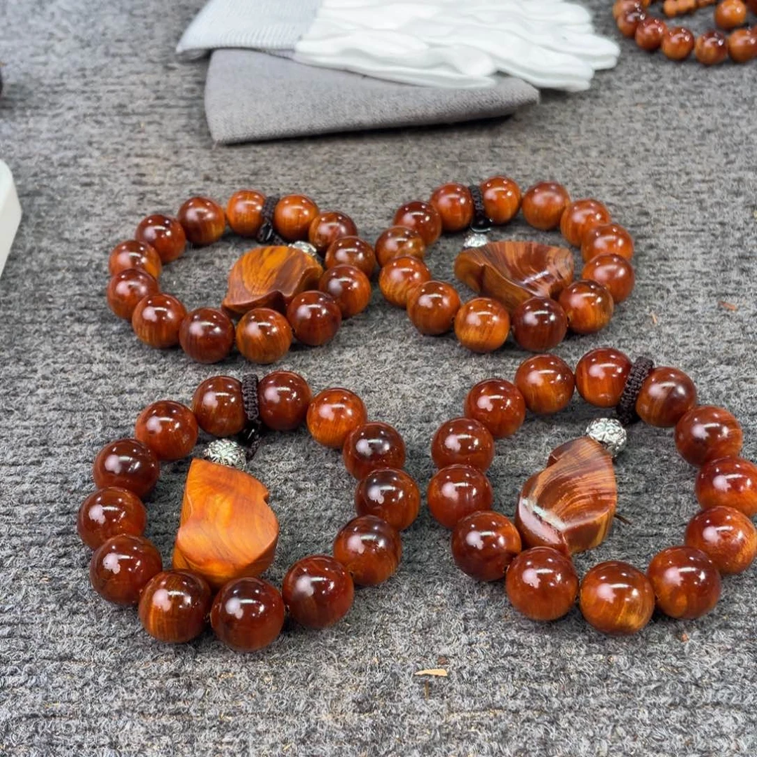 柏木（崖柏）天品之稀有，太行崖柏，1.8石化舍利骨超级油密，蜜甜香