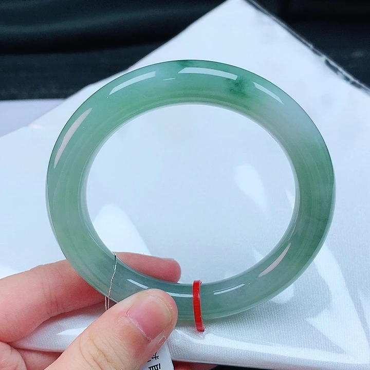 翡翠手镯未镶嵌53圈