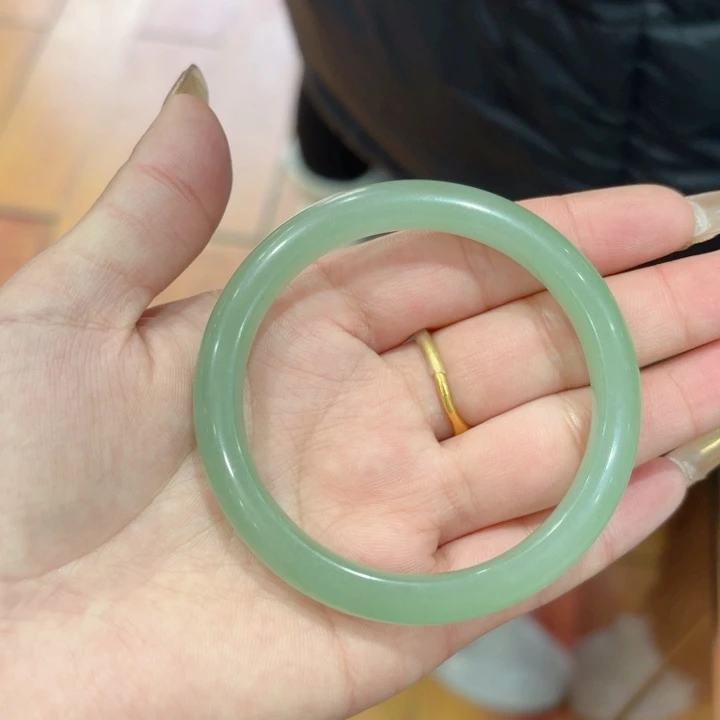 东陵石手镯未镶嵌