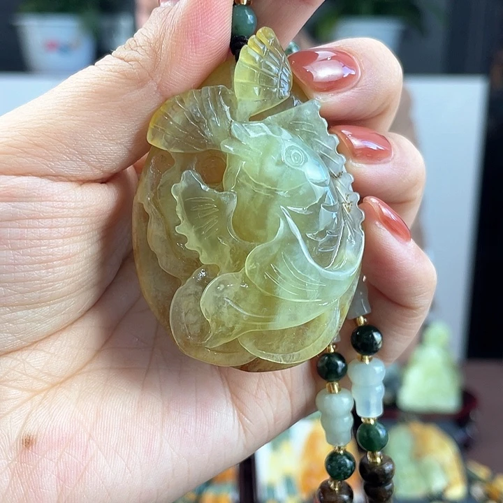 蛇纹石玉颈饰未镶嵌