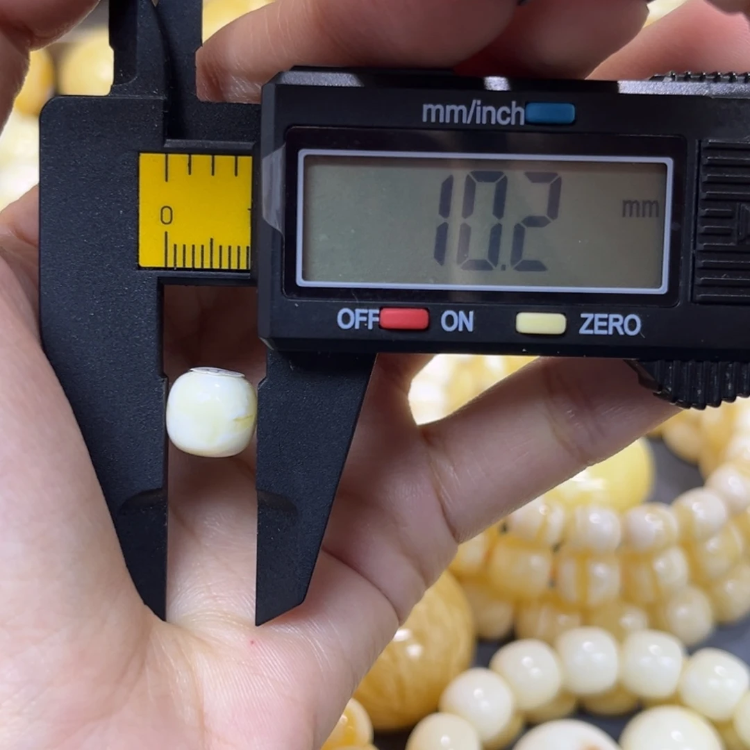 琥珀未镶嵌手串……