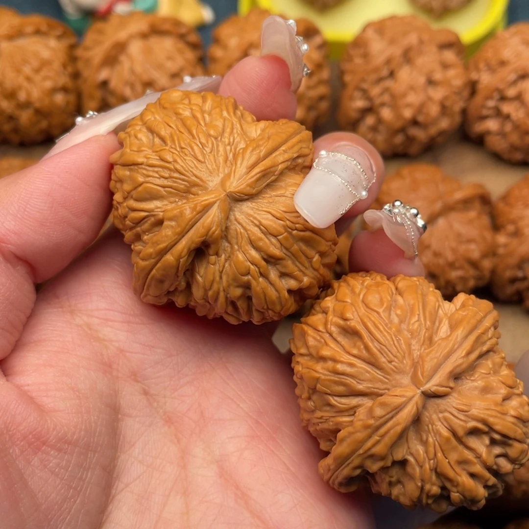 文玩核桃把件全品毕业粗棱满肉白狮子，42