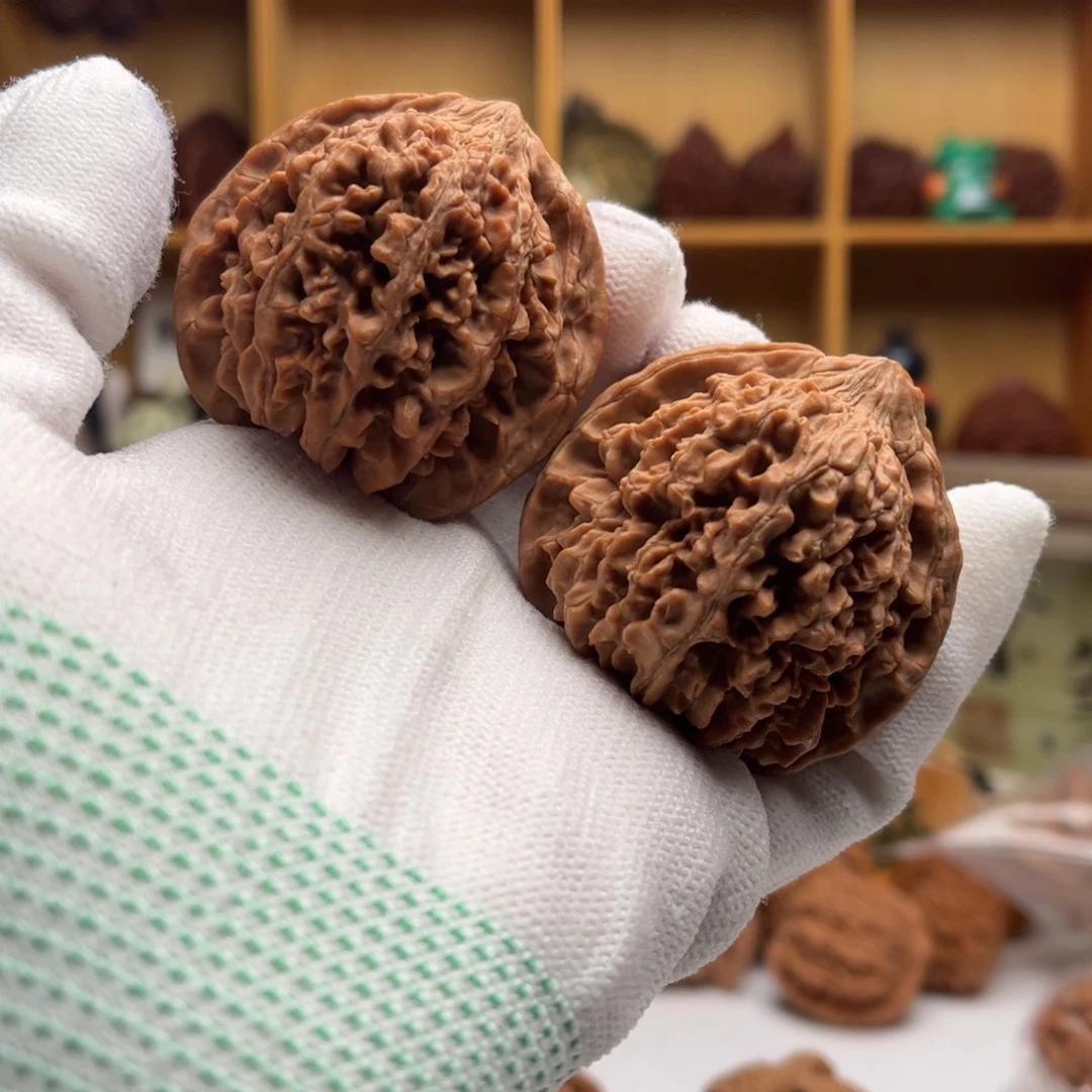 文玩核桃把件福利不退换，45左右满天星有色差