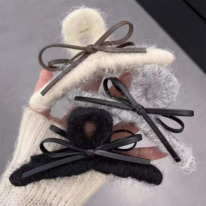 秋冬百搭领结毛毛抓夹女2025新款高级感大号鲨鱼夹发夹后脑勺发卡